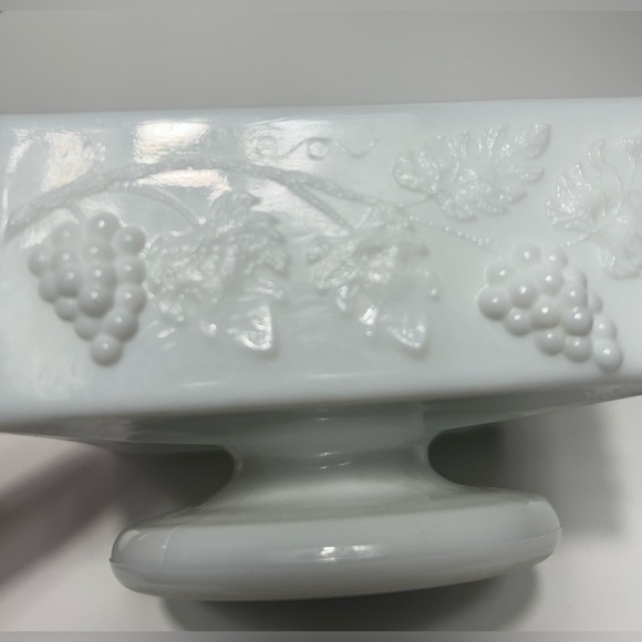 Westmoreland Della Robbia Pattern Milk Glass Compote Grape Vine Relief
#0305241 - Picture 10 of 16